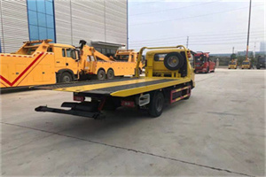 新蔡非事故拖车